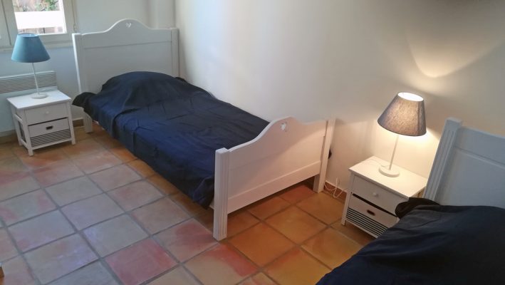 Chambre 3 lits simples climatisée