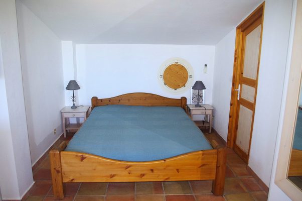 Chambre deuxième étage lit queen size